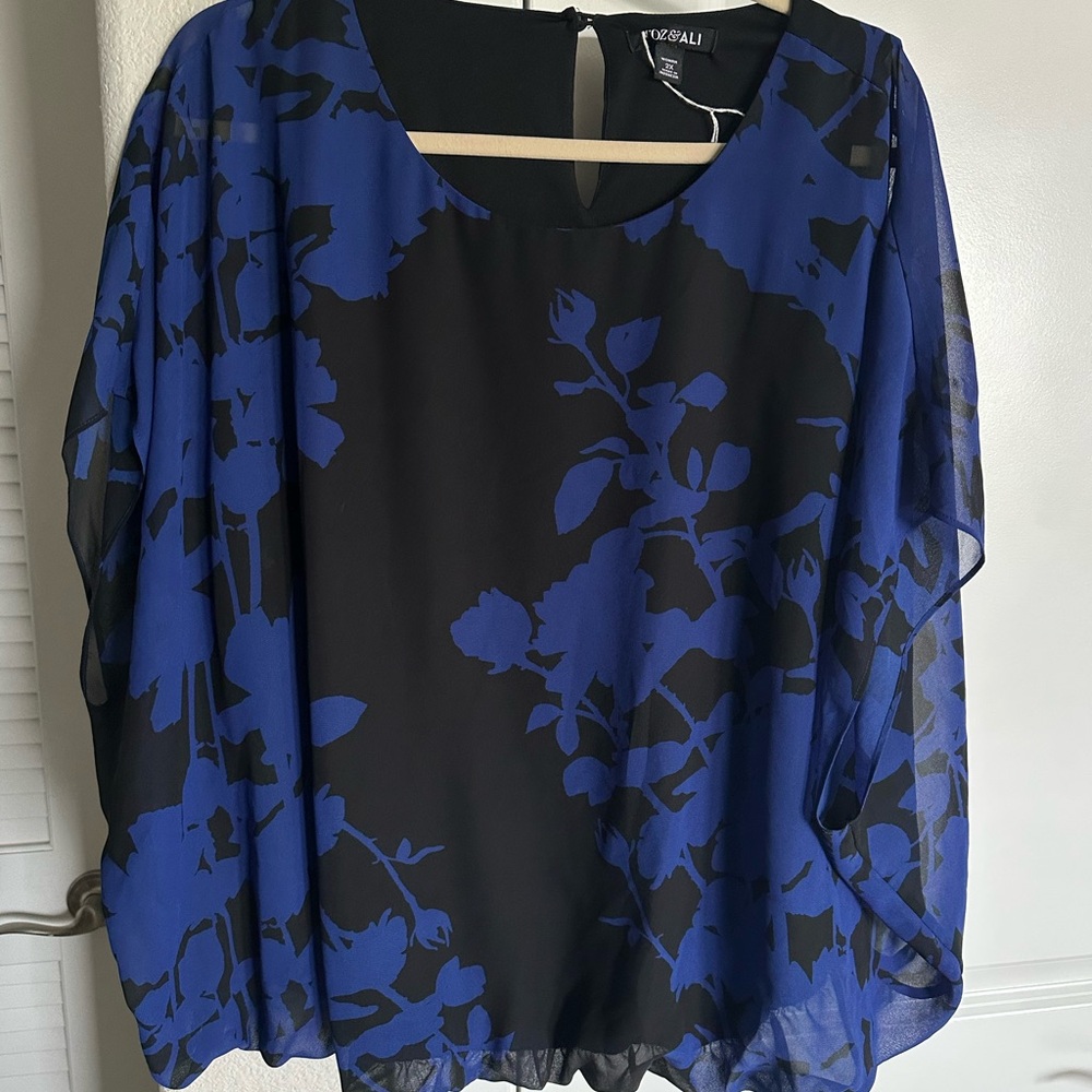 Women's Blue Floral Top